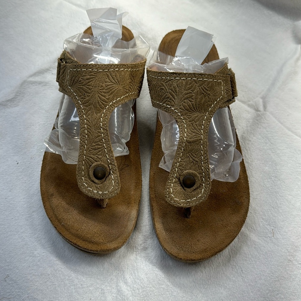 Taos Sandals Sz 40 Excellent Condition